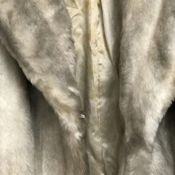 Lapaul’s Vintage Faux Fur Jacket White, gray & Silver size 12 Large gorgeous!! - Picture 3 of 4